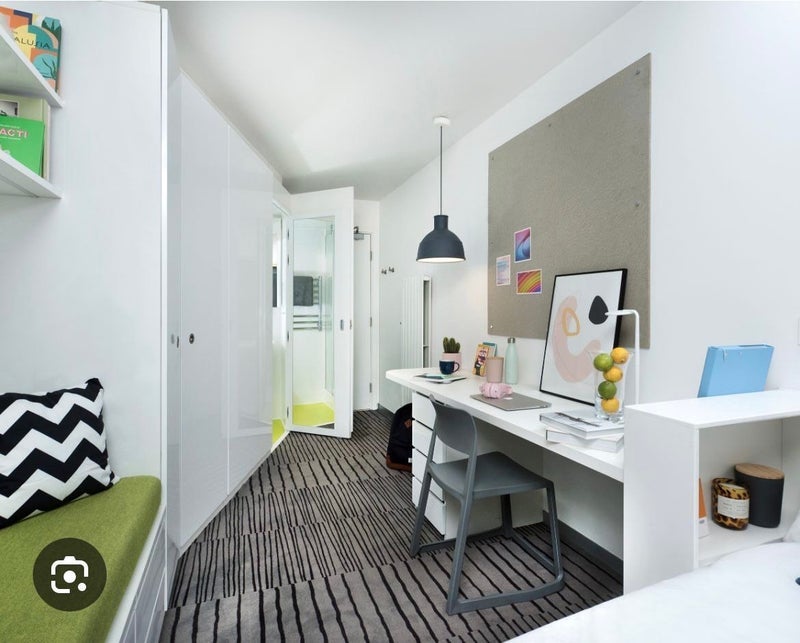 Room Fulton Road in Greater London