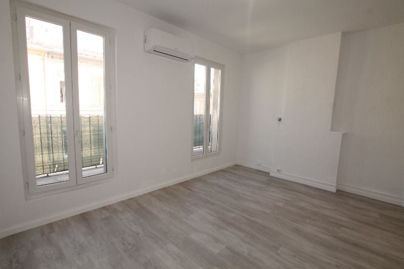Flat Rue Decazes in Marseille