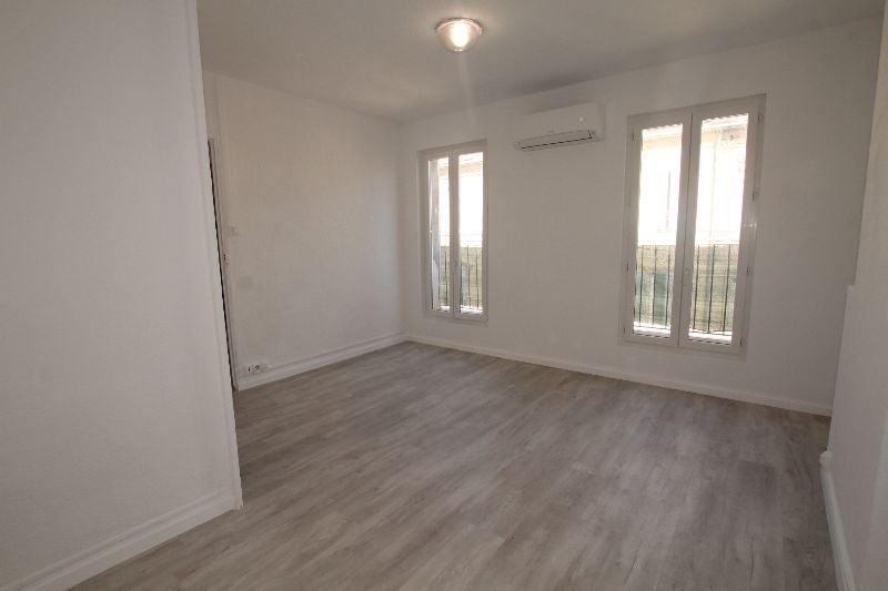 Flat Rue Decazes in Marseille