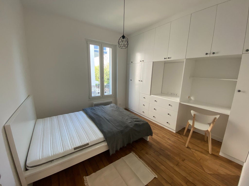 Flat Square Alphonse Daudet in Le Plessis-Robinson