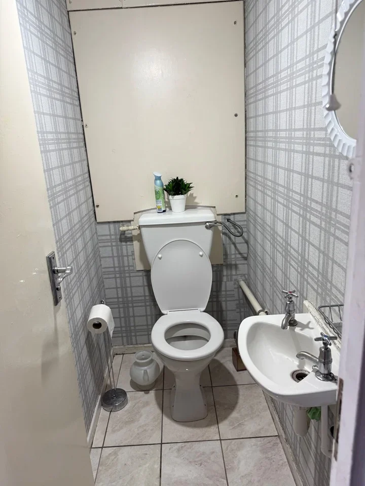 Room Albany Road in Greater London