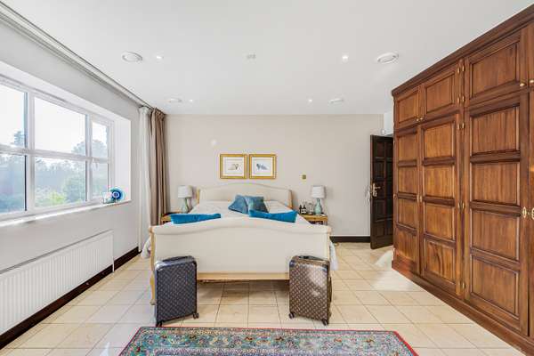 House Coombe End in Greater London