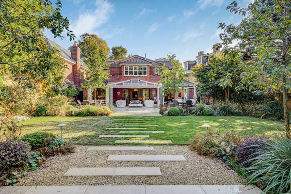 House Coombe End in Greater London