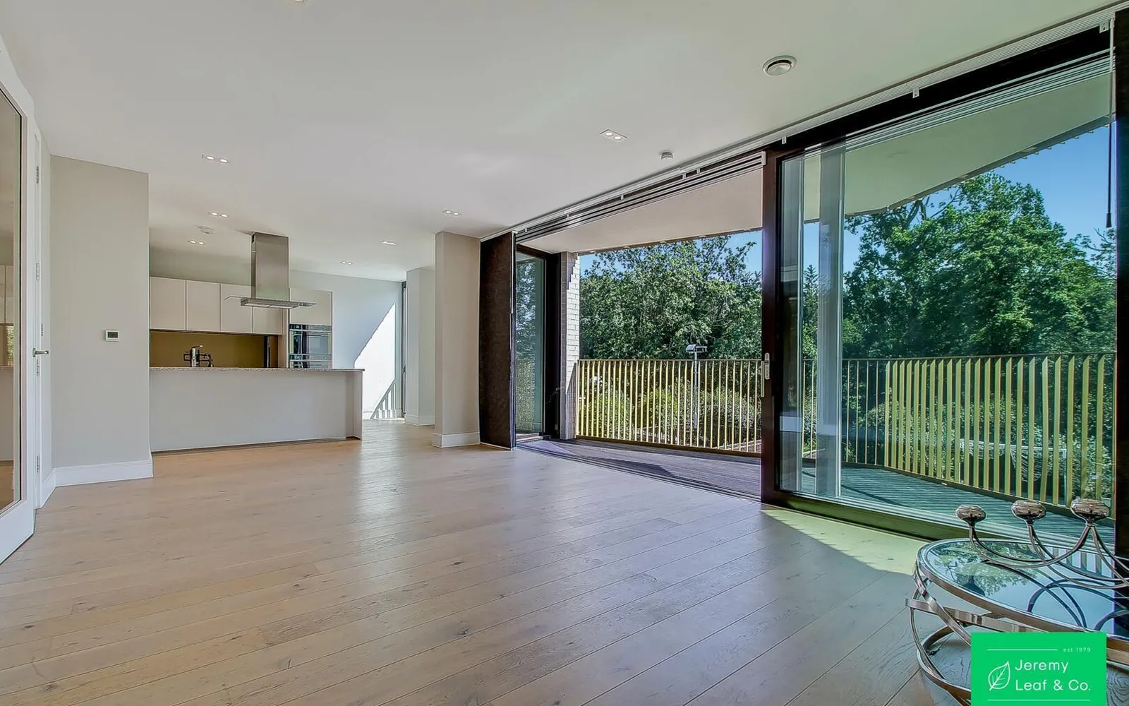 Flat Aylmer Parade in Greater London