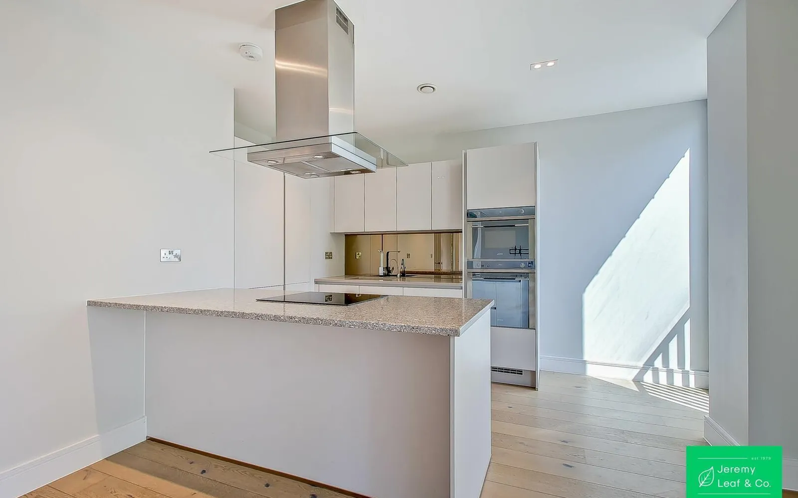 Flat Aylmer Parade in Greater London