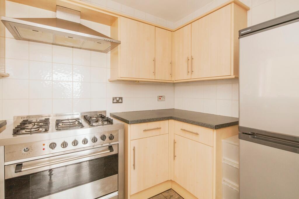 Flat Lennard Road in Greater London