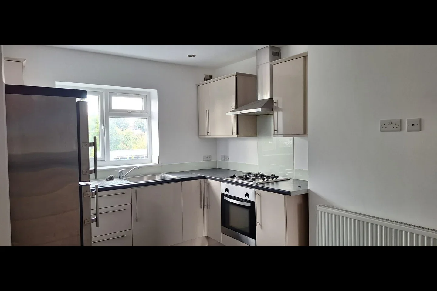 Flat Turner Road in Greater London