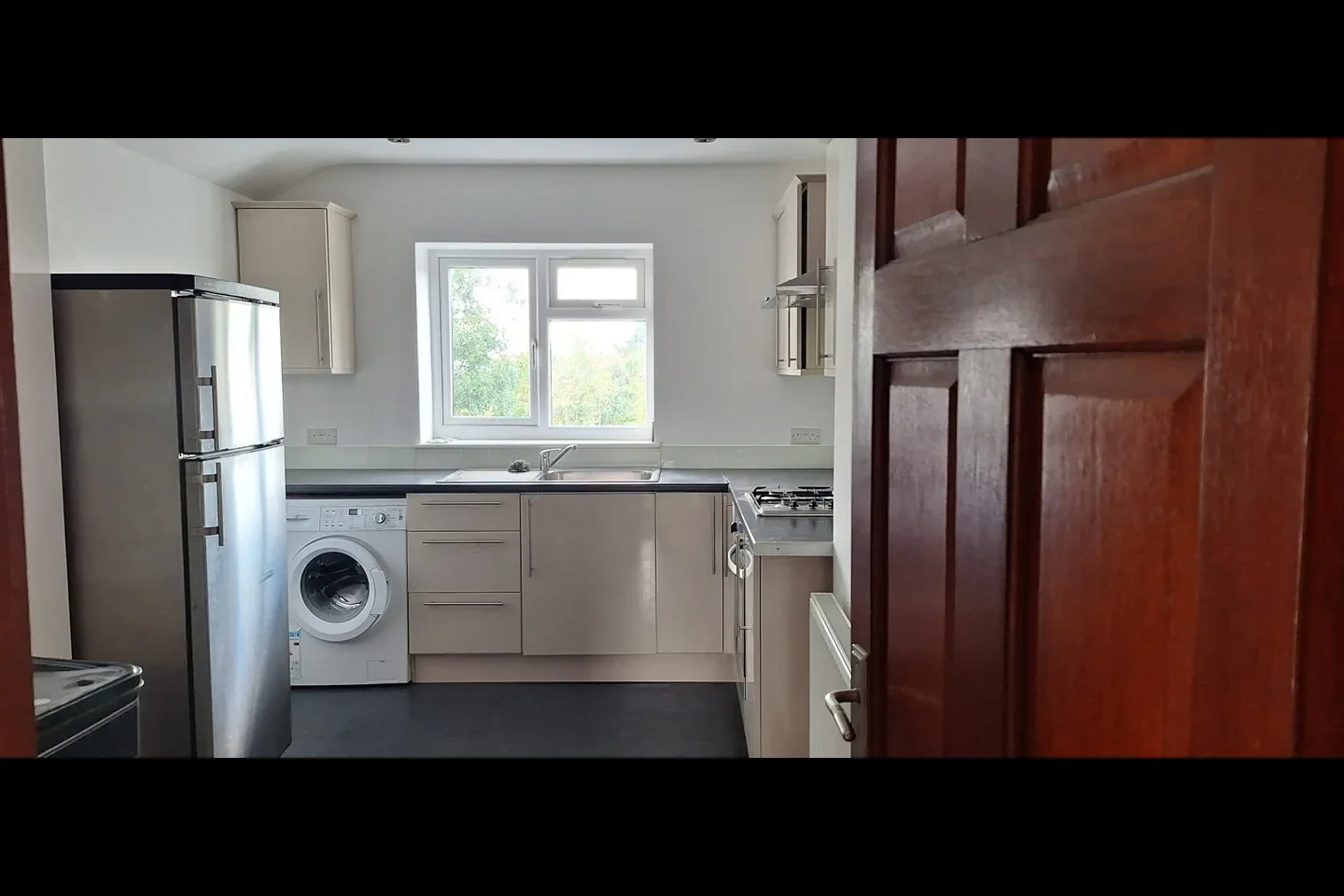 Flat Turner Road in Greater London