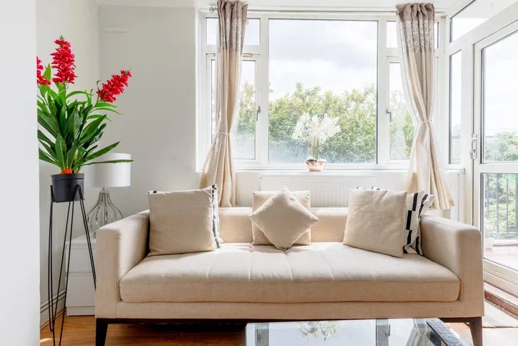 Flat Deeley Road in Greater London