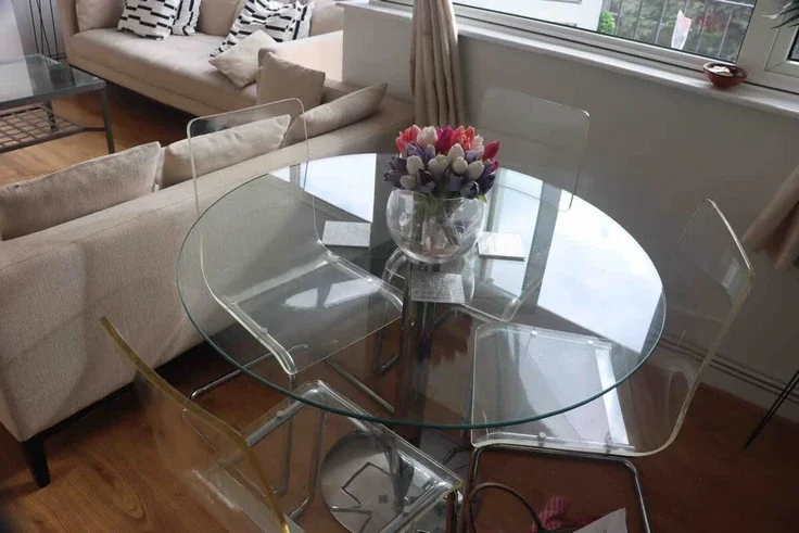 Flat Deeley Road in Greater London