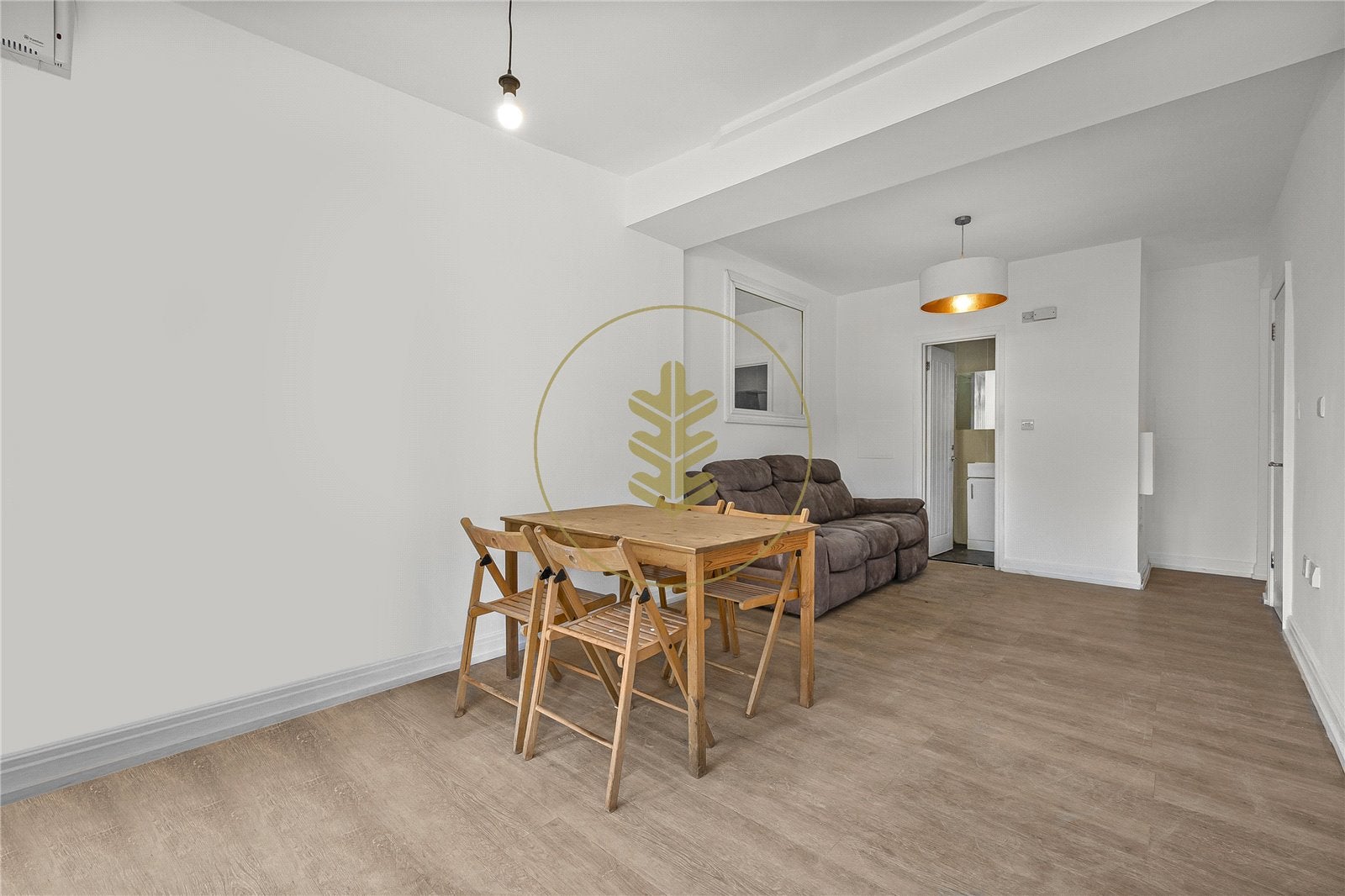 Flat Hendale Avenue in Greater London