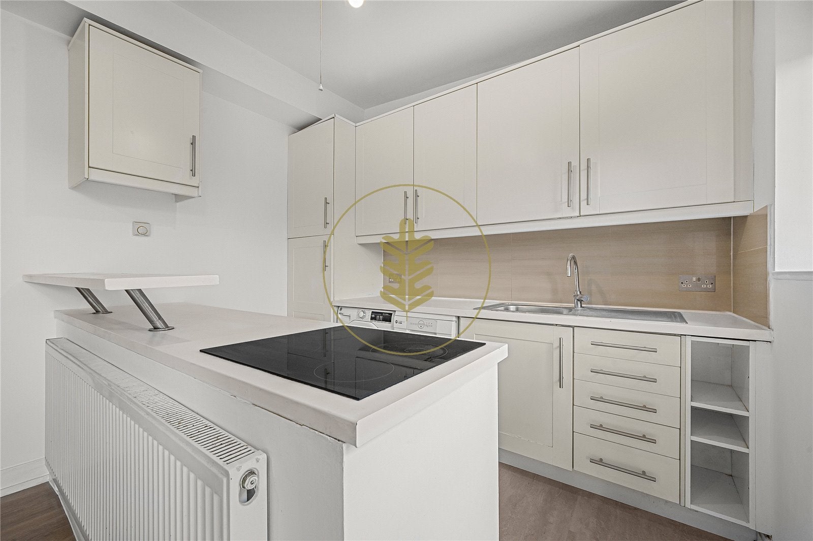 Flat Hendale Avenue in Greater London