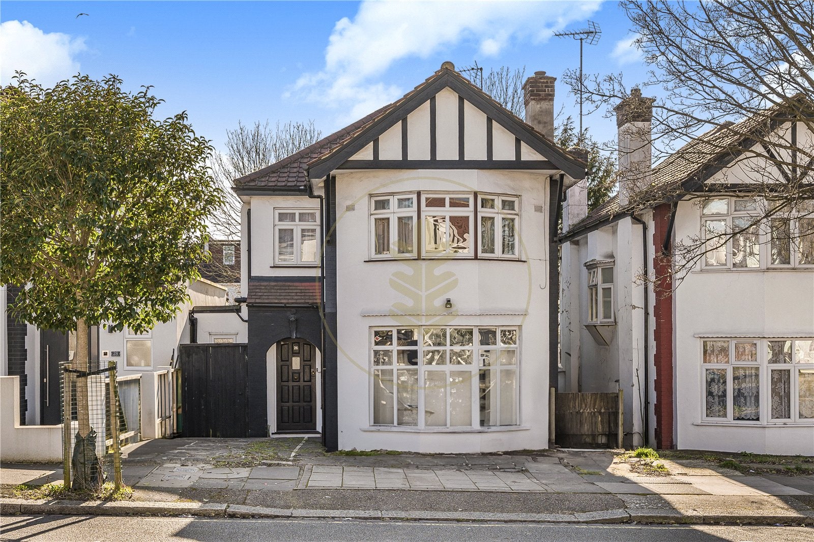 Flat Hendale Avenue in Greater London