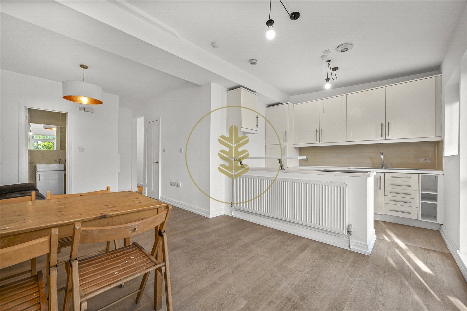 Flat Hendale Avenue in Greater London
