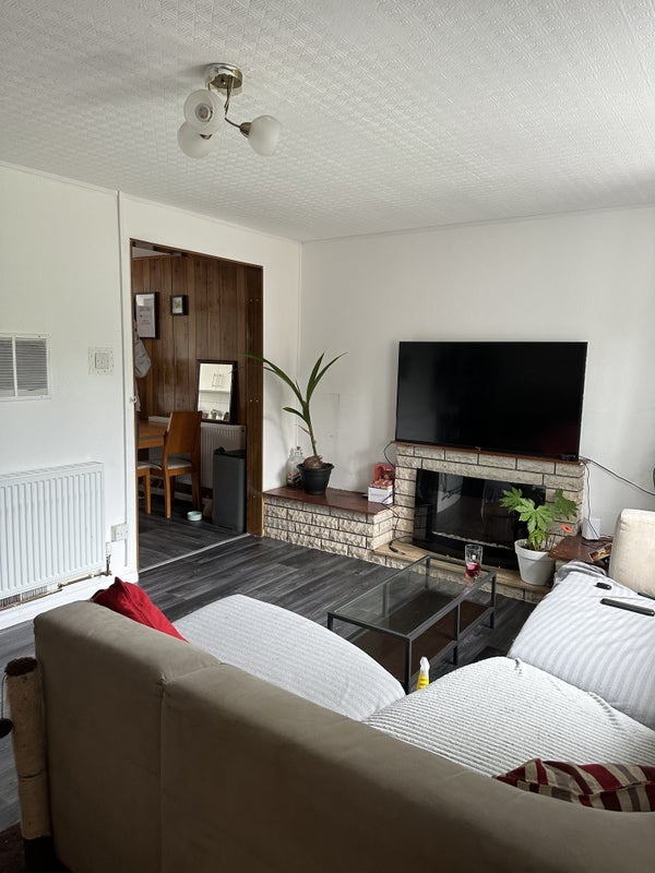 Room Two Acres Road in Bristol