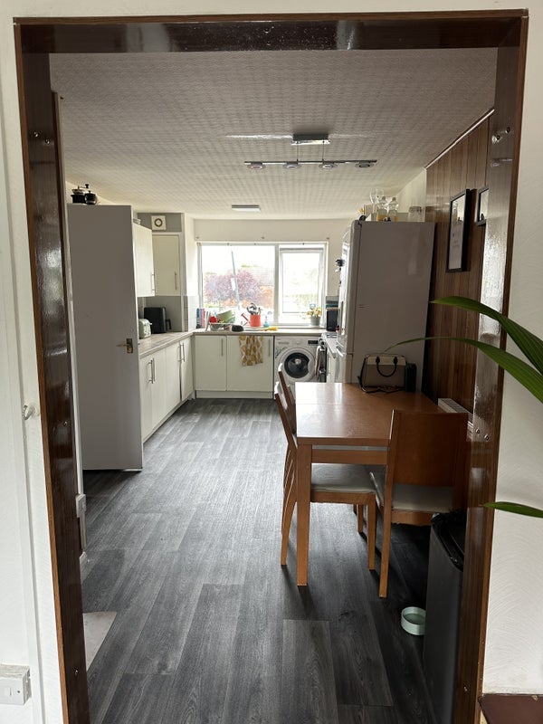 Room Two Acres Road in Bristol