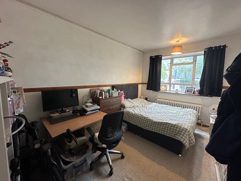 Flat Churchill Gardens Road in City of Westminster