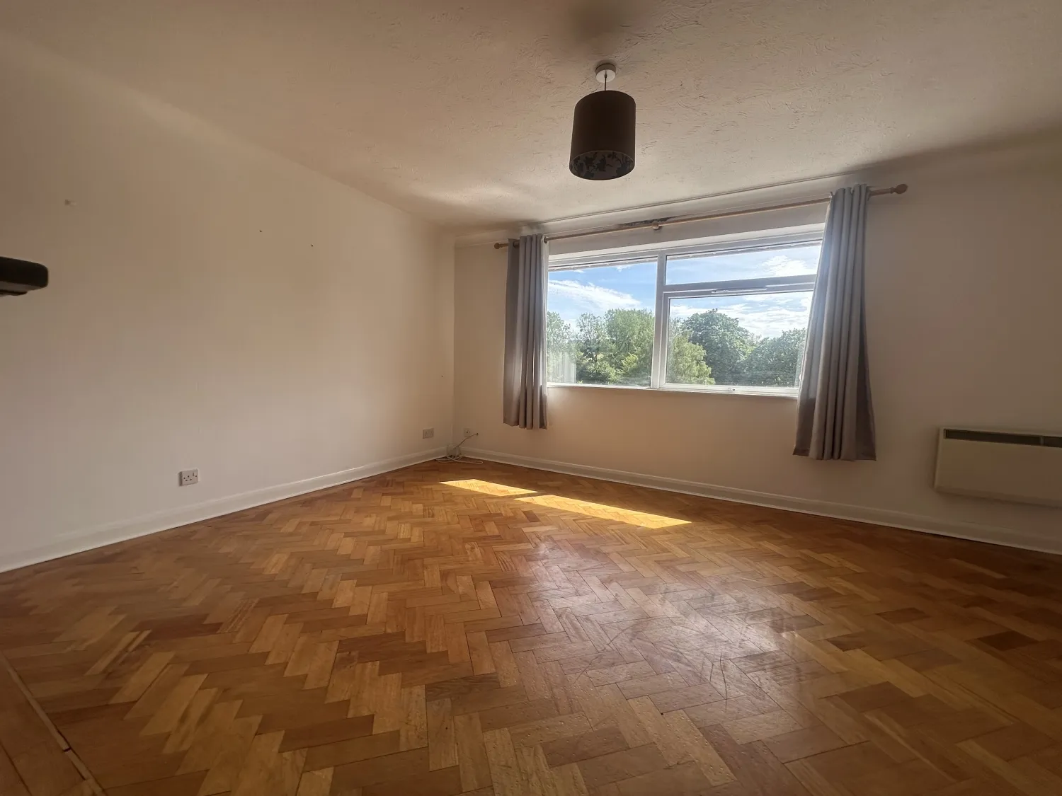 Flat Rosemary Close in High Wycombe