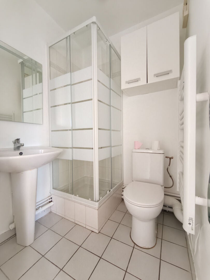 Flat Place des Trois Gares in Cergy