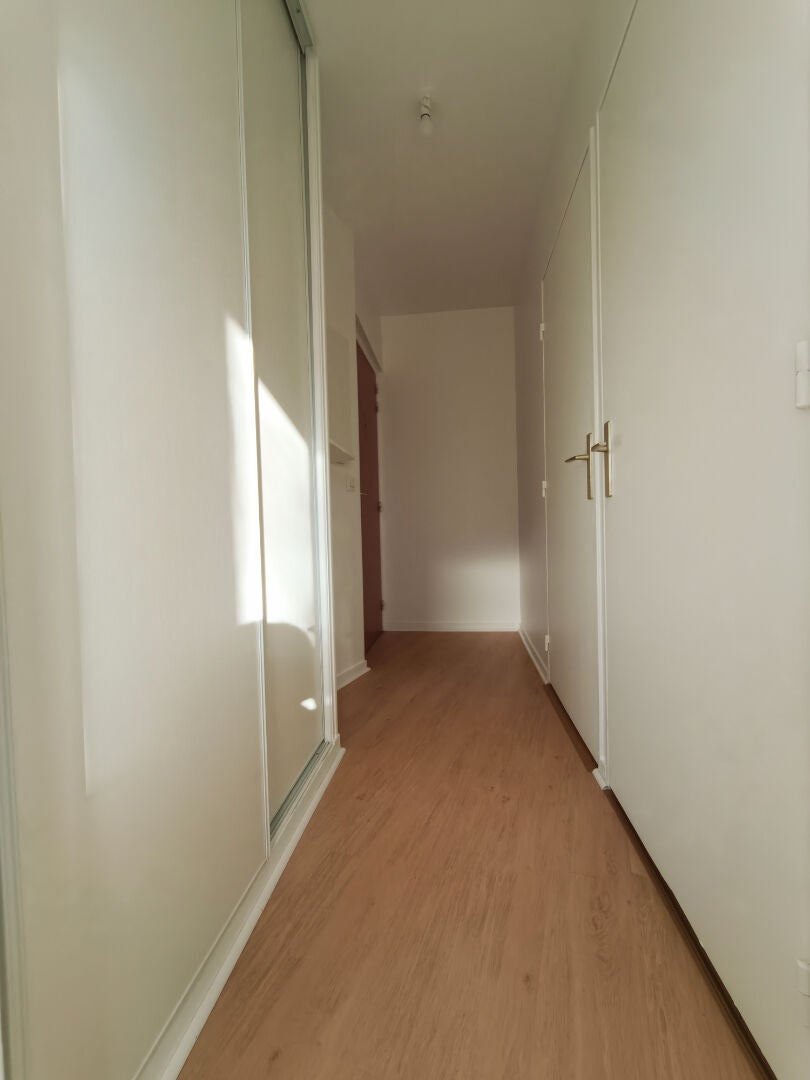 Flat Place des Trois Gares in Cergy