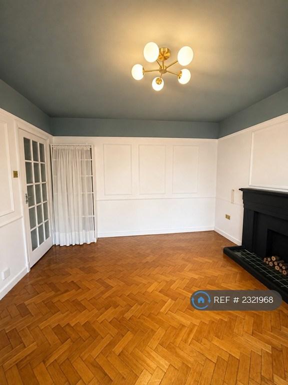 Flat Grassmount in Greater London