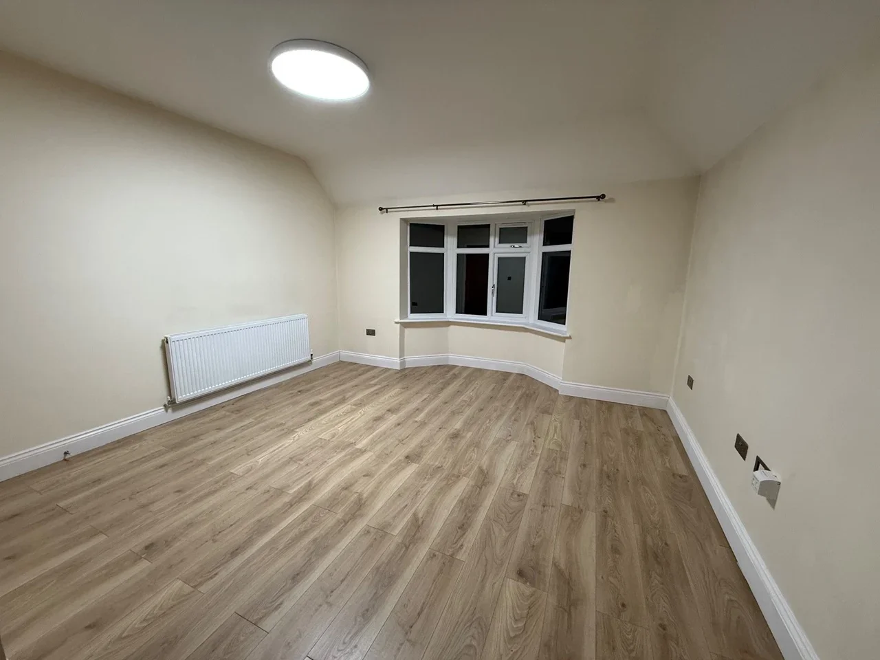 Flat Fairdene Road in Greater London