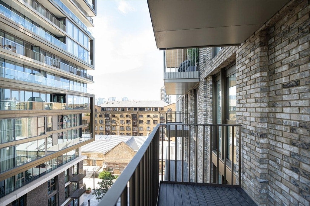Flat Pennington Quay Walk in Greater London