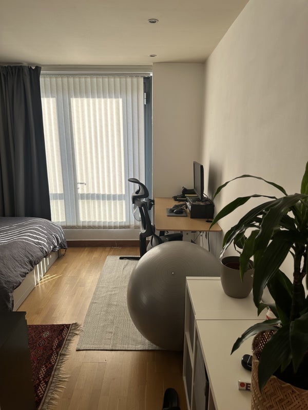 Room Monier Road in Greater London