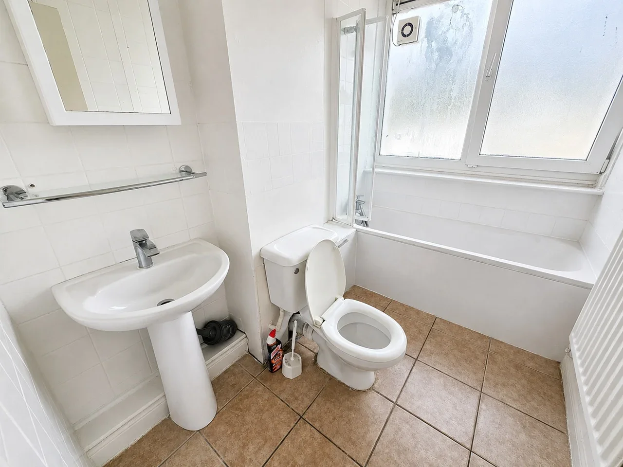 Room Harbridge Avenue in Greater London