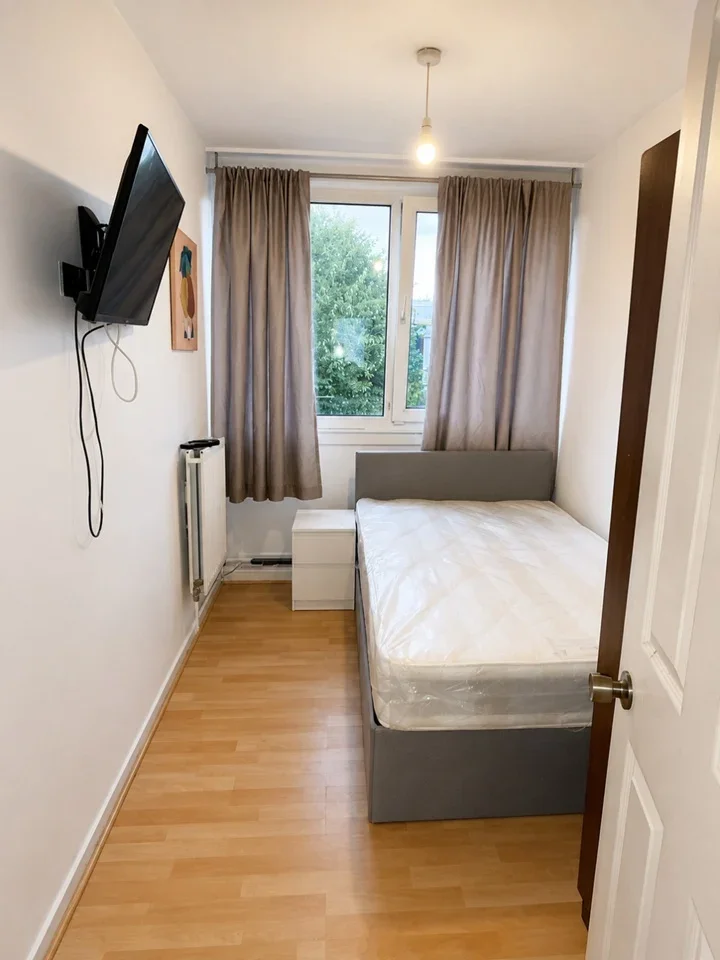 Room Harbridge Avenue in Greater London