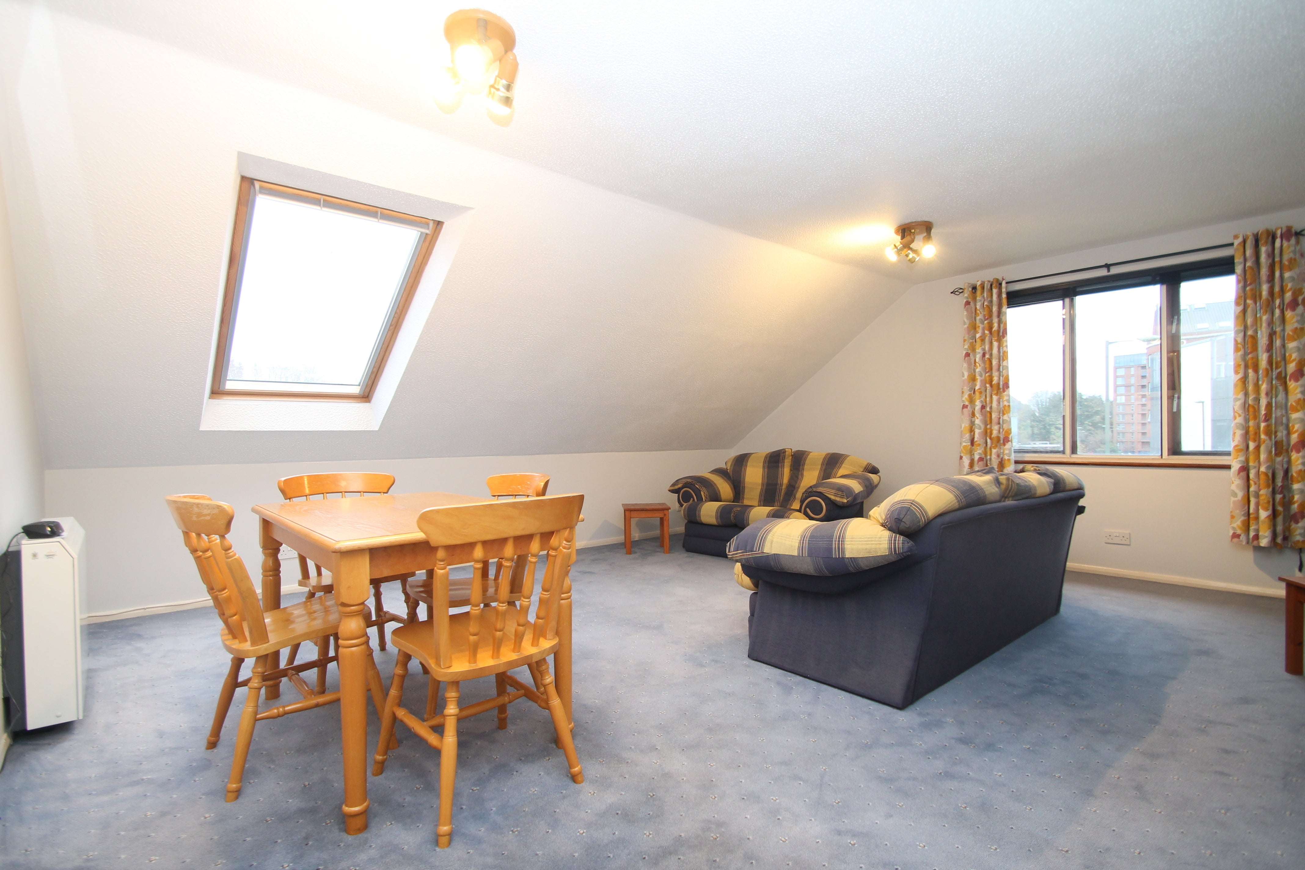 Flat Ladbroke Road in Reigate and Banstead