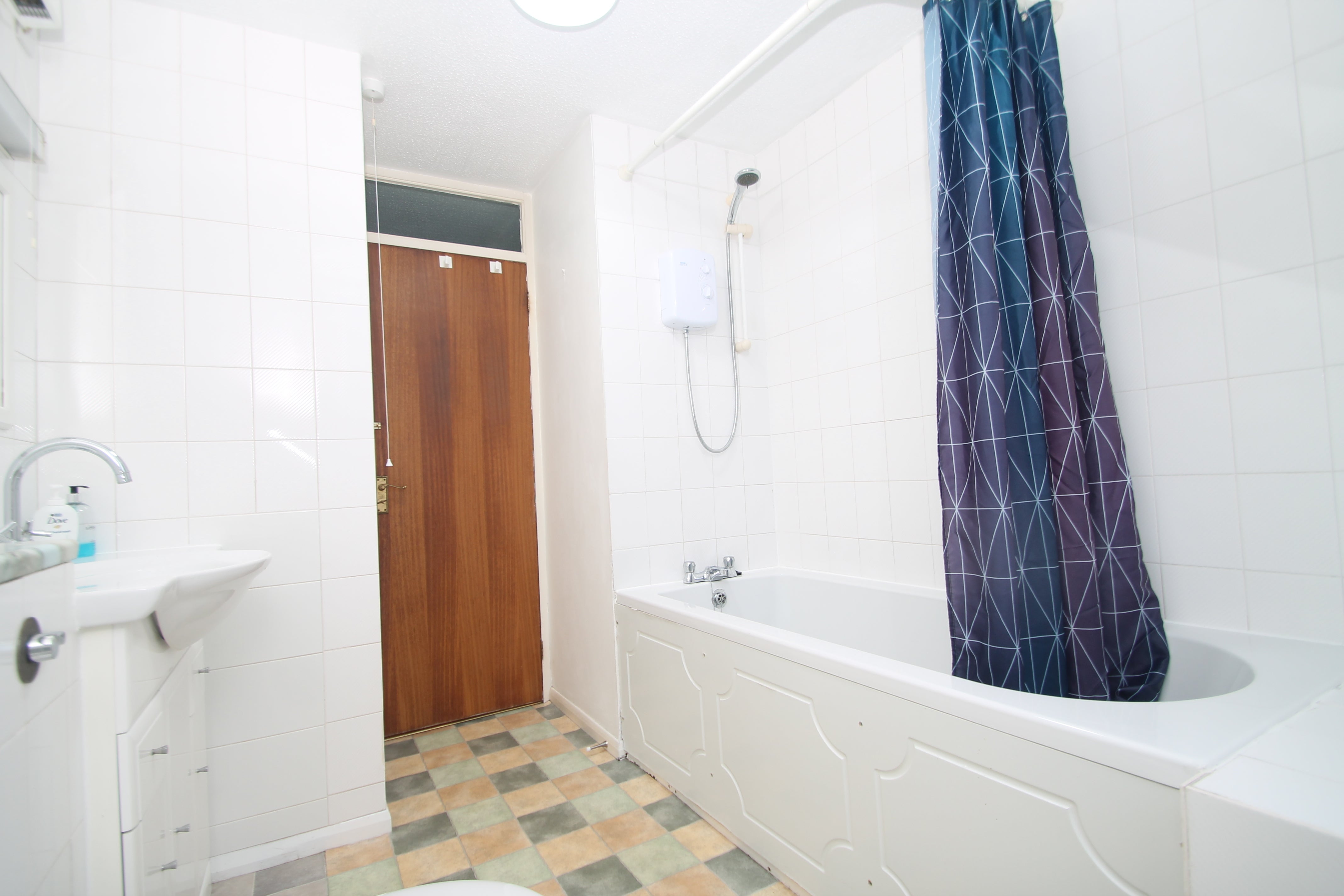Flat Ladbroke Road in Reigate and Banstead