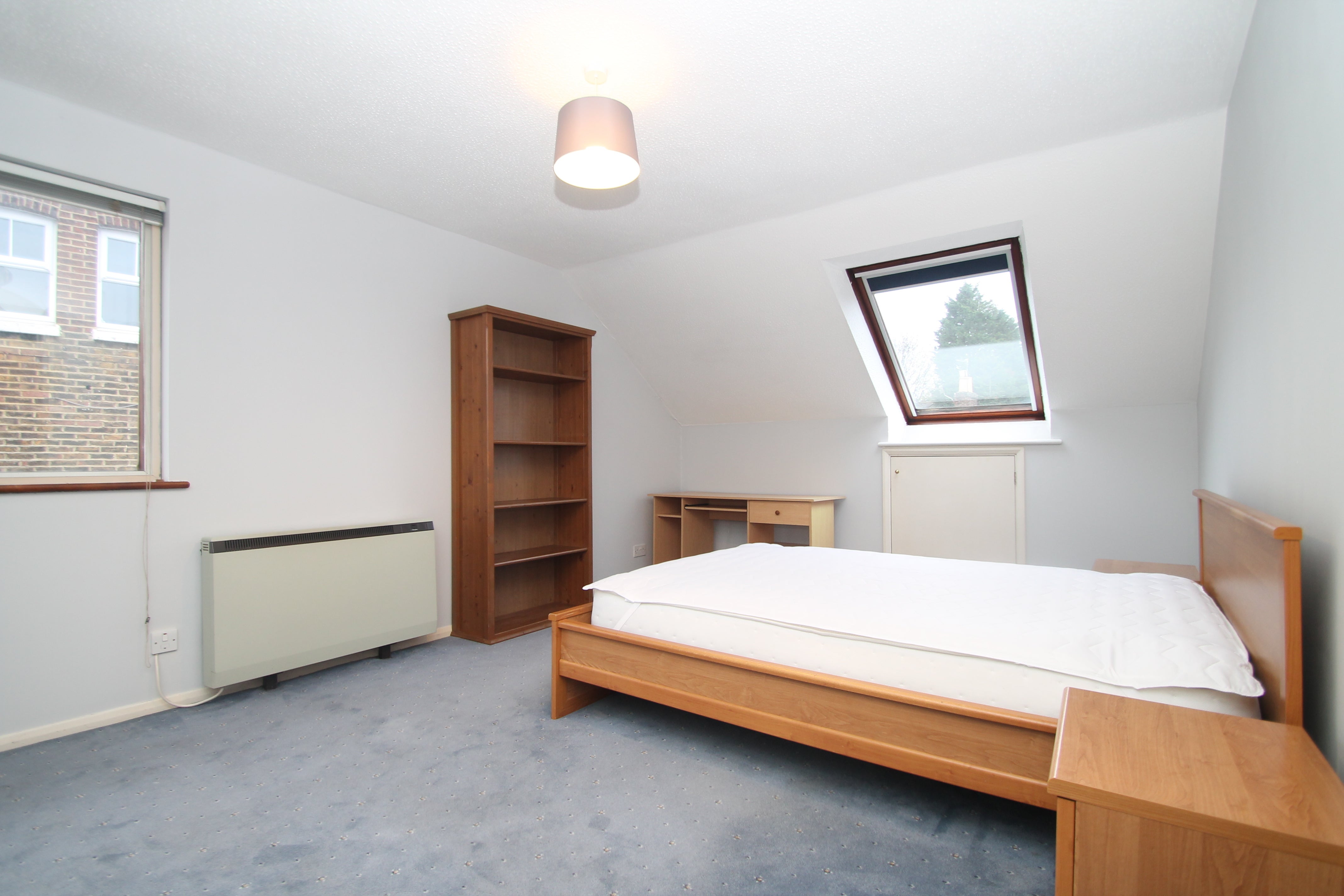Flat Ladbroke Road in Reigate and Banstead