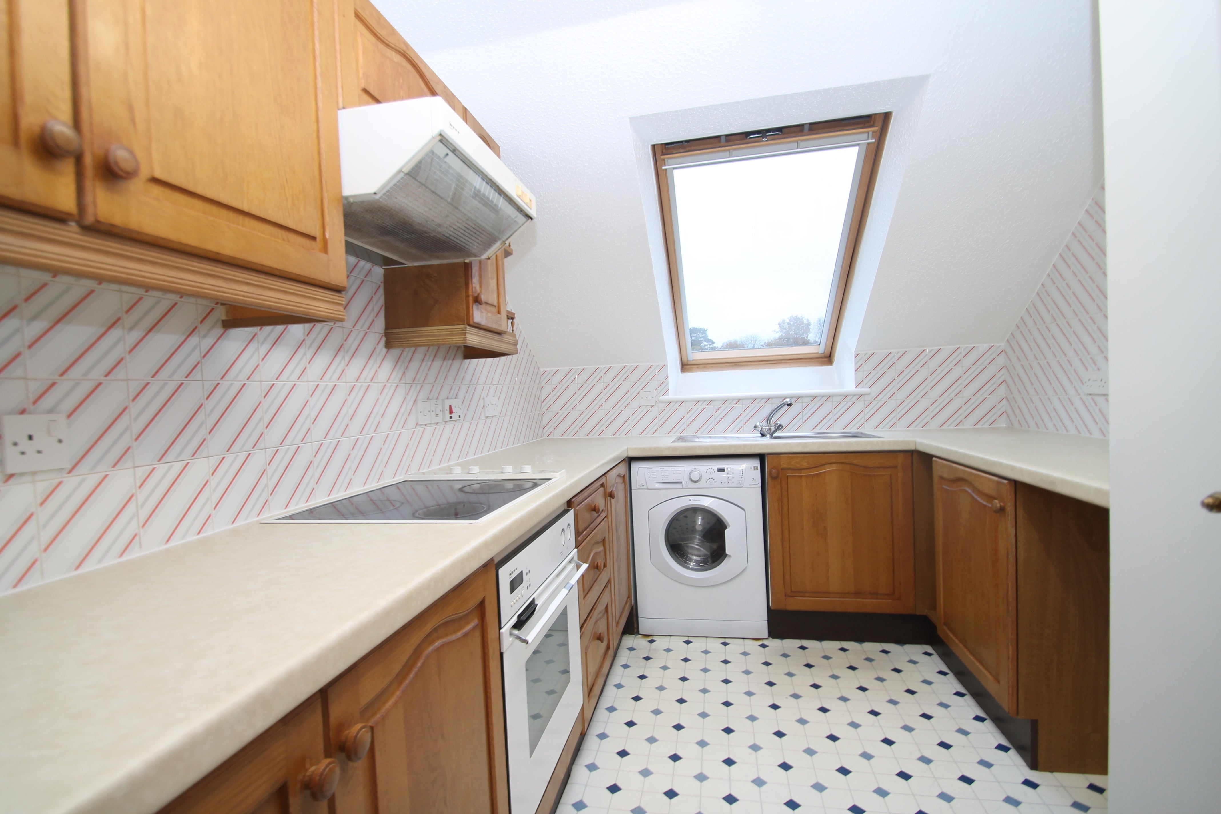 Flat Ladbroke Road in Reigate and Banstead