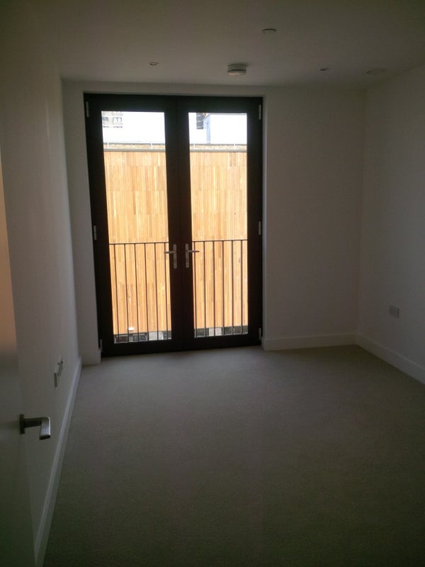 Flat Parkham Street in Greater London