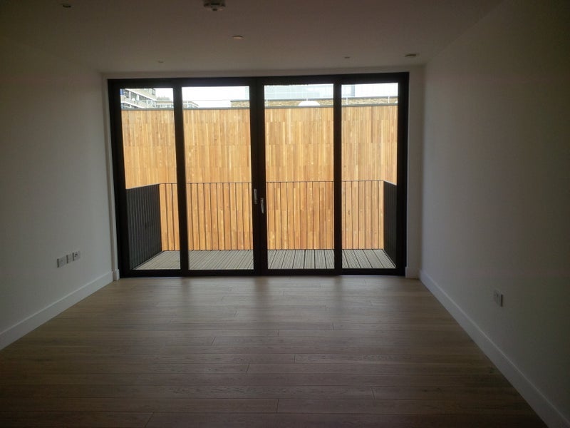 Flat Parkham Street in Greater London