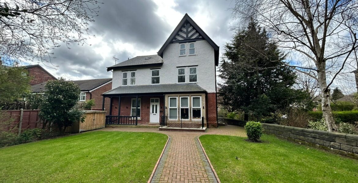 Flat Claremont Drive in Leeds