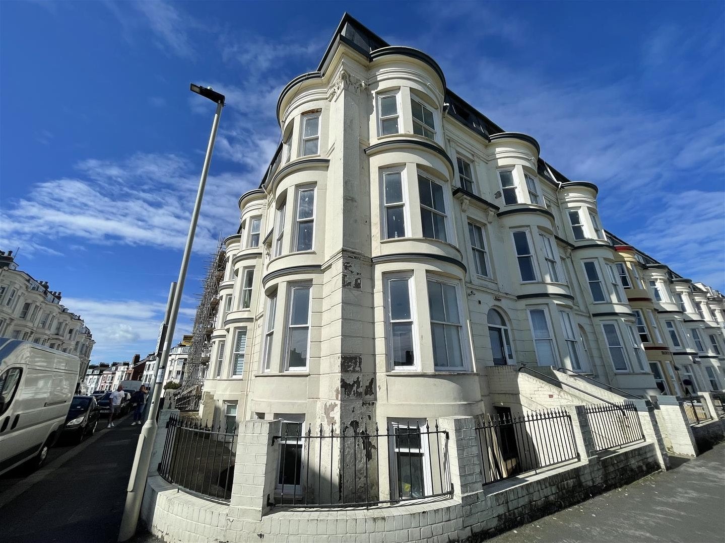 Flat Queen's Parade in Scarborough