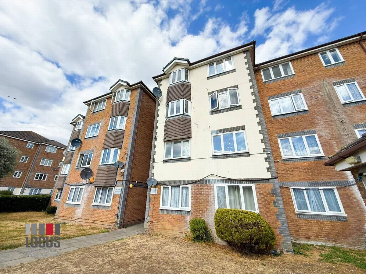 Flat Tennyson Close in Greater London