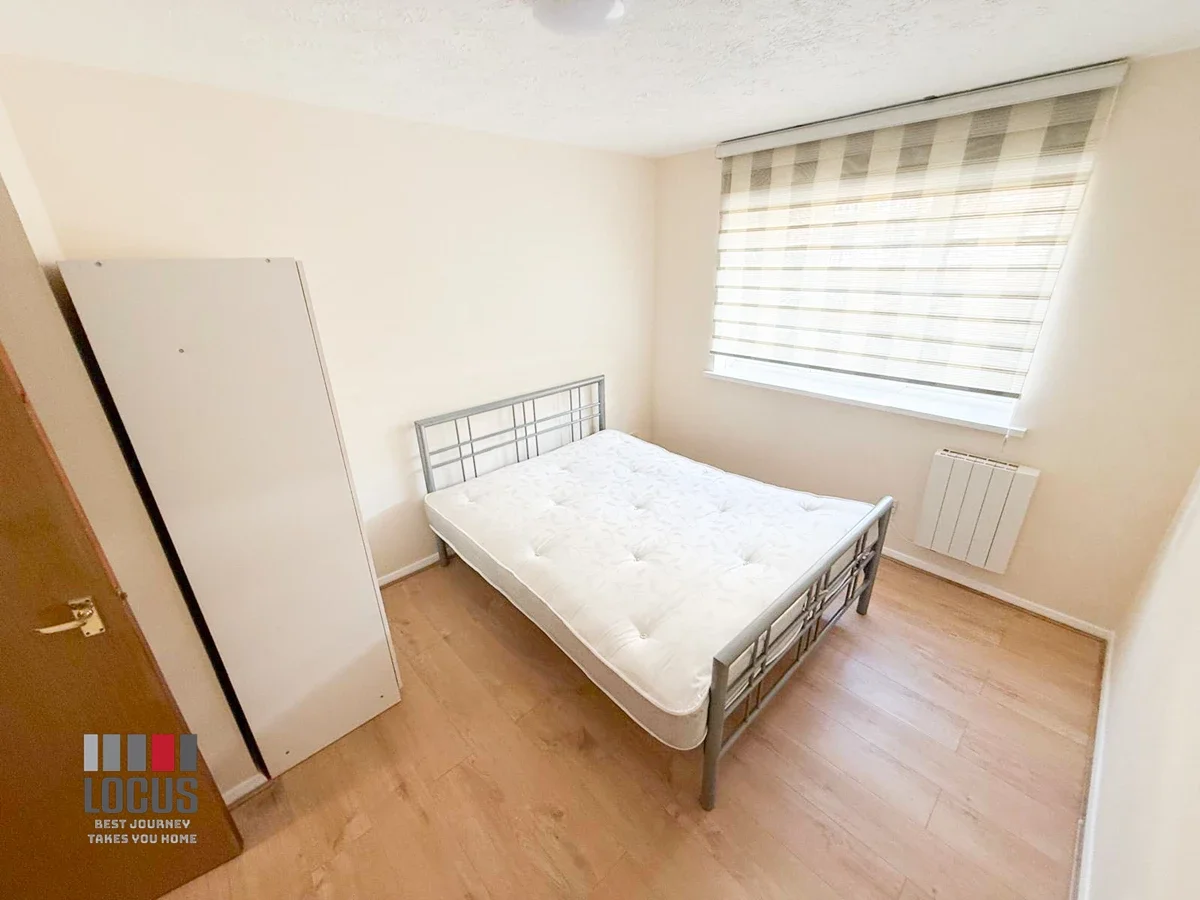 Flat Tennyson Close in Greater London