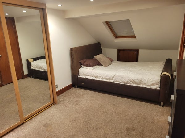 Room Capworth Street in London