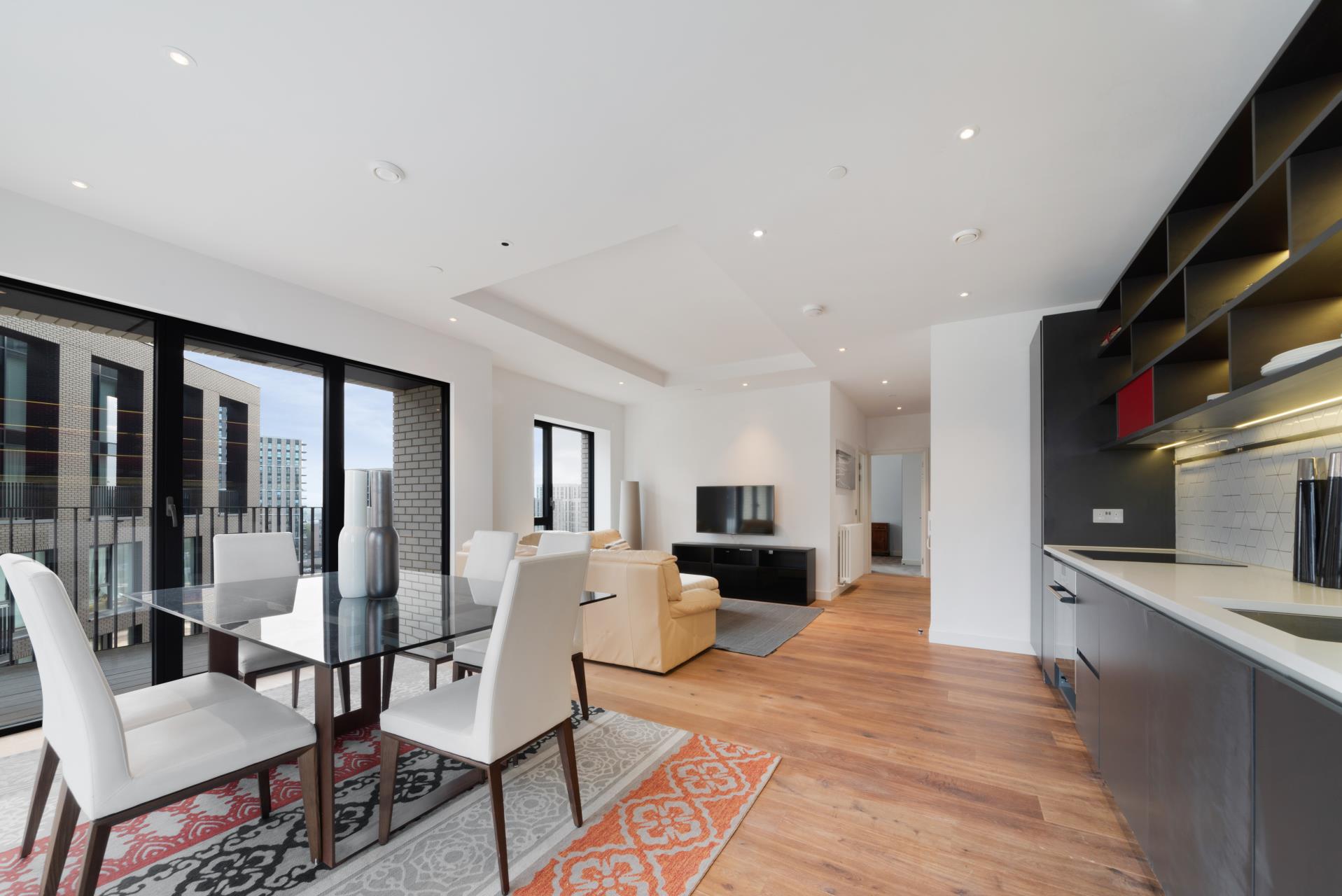 Flat Nairn Street in Greater London