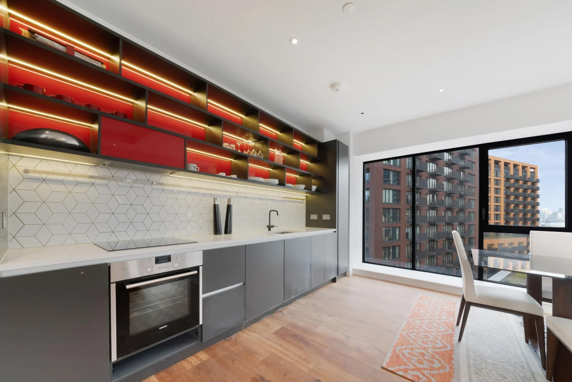 Flat Nairn Street in Greater London