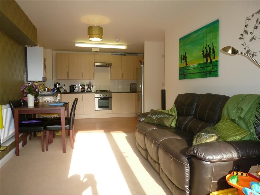 Flat Royal Court in Watford