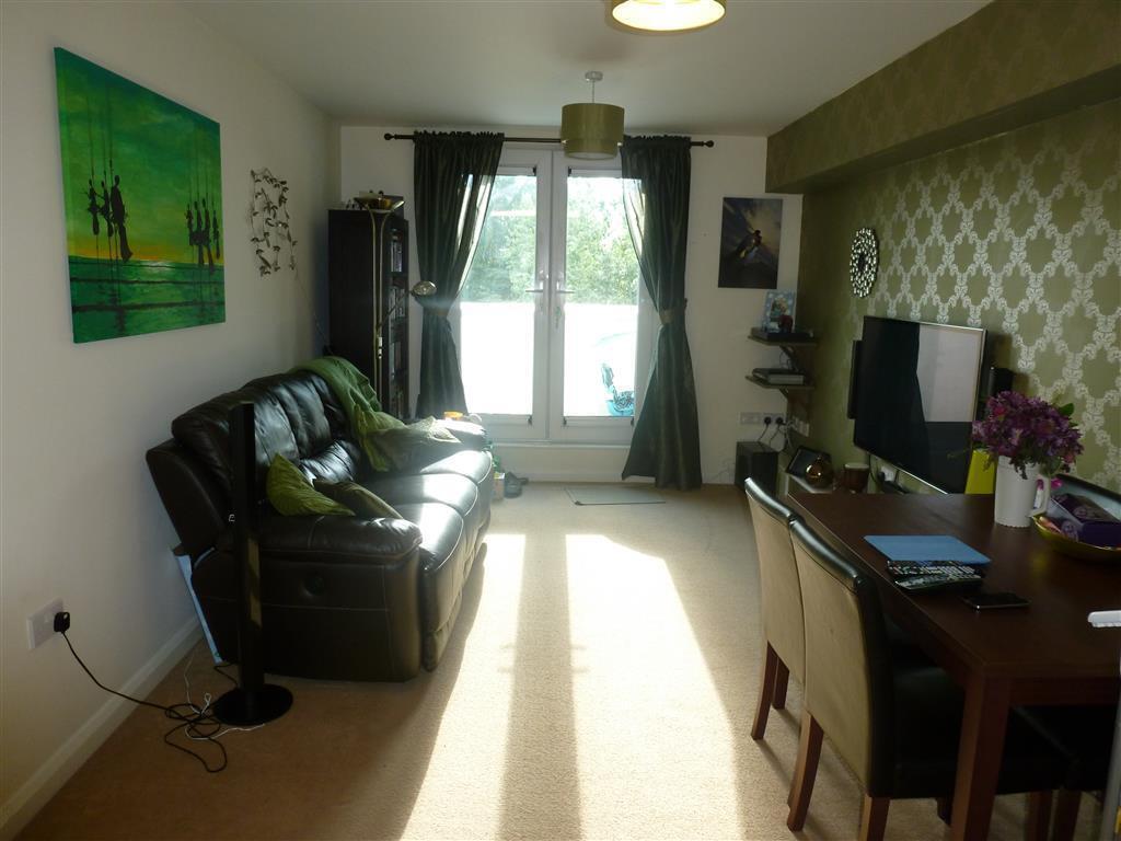 Flat Royal Court in Watford