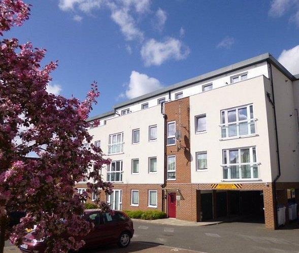 Flat Royal Court in Watford