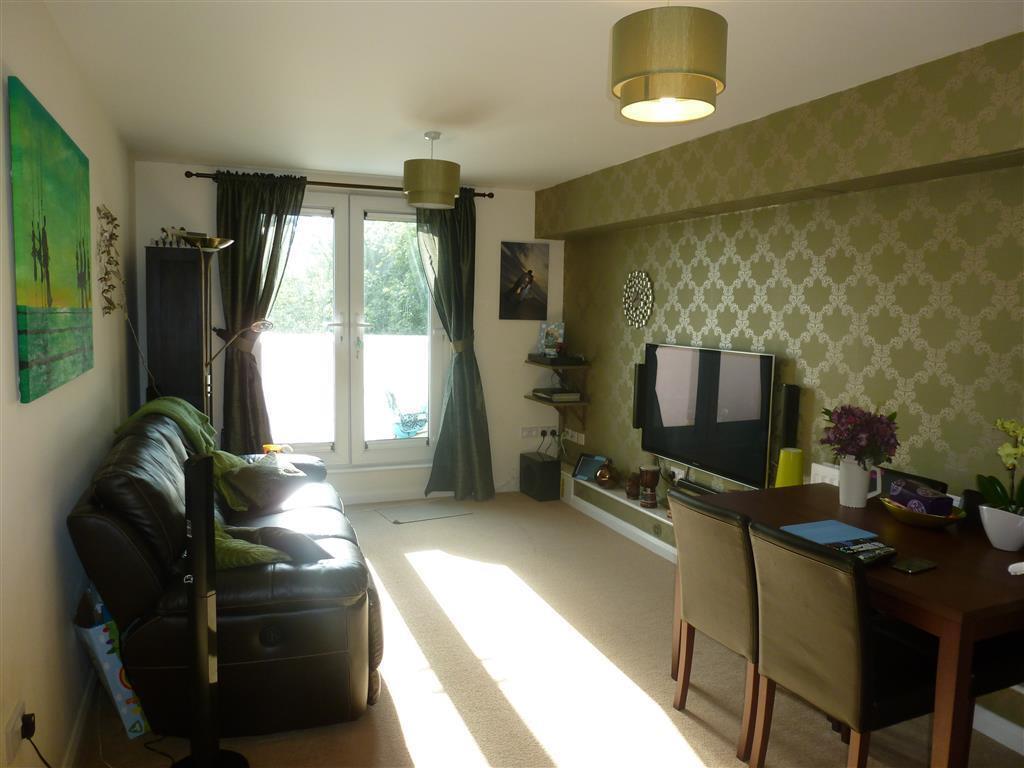 Flat Royal Court in Watford