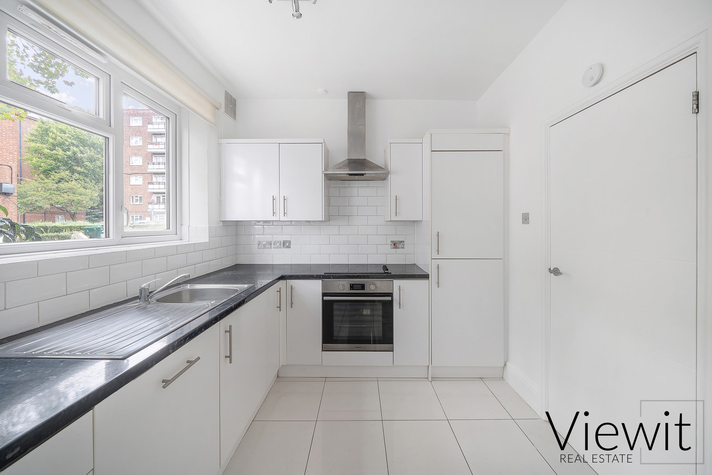 Flat Wyvil Road in Greater London