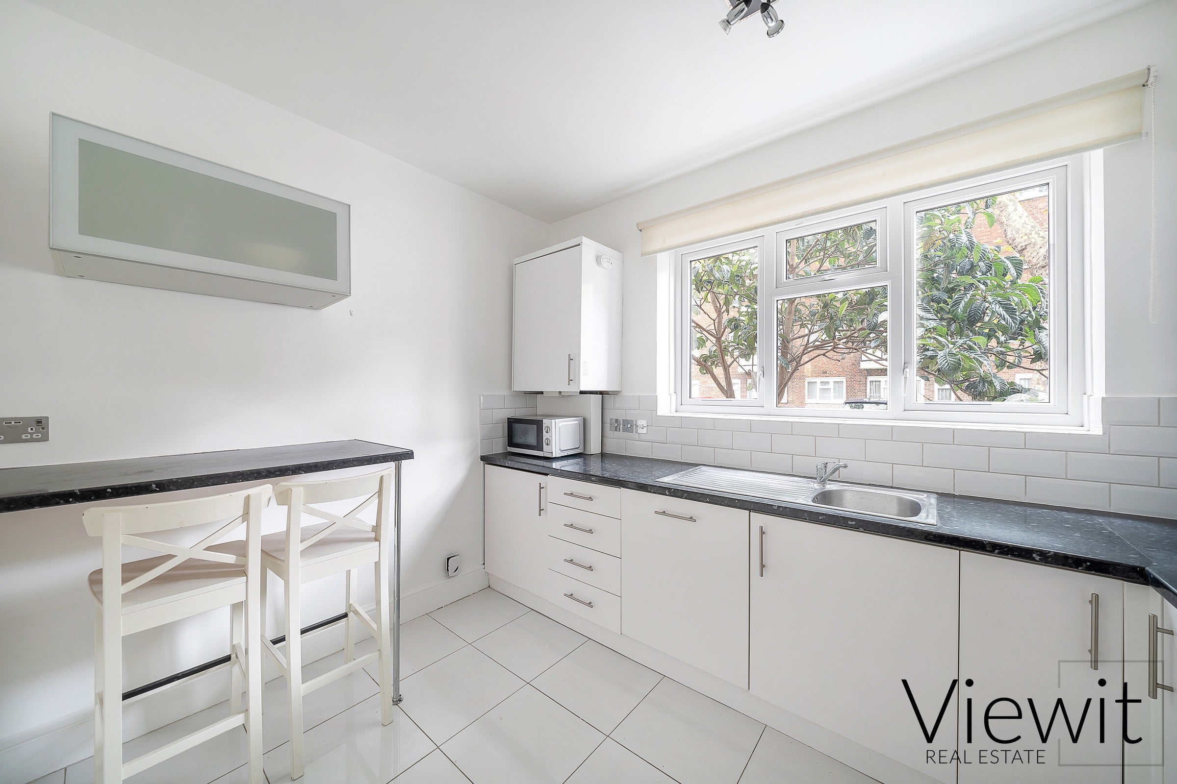 Flat Wyvil Road in Greater London