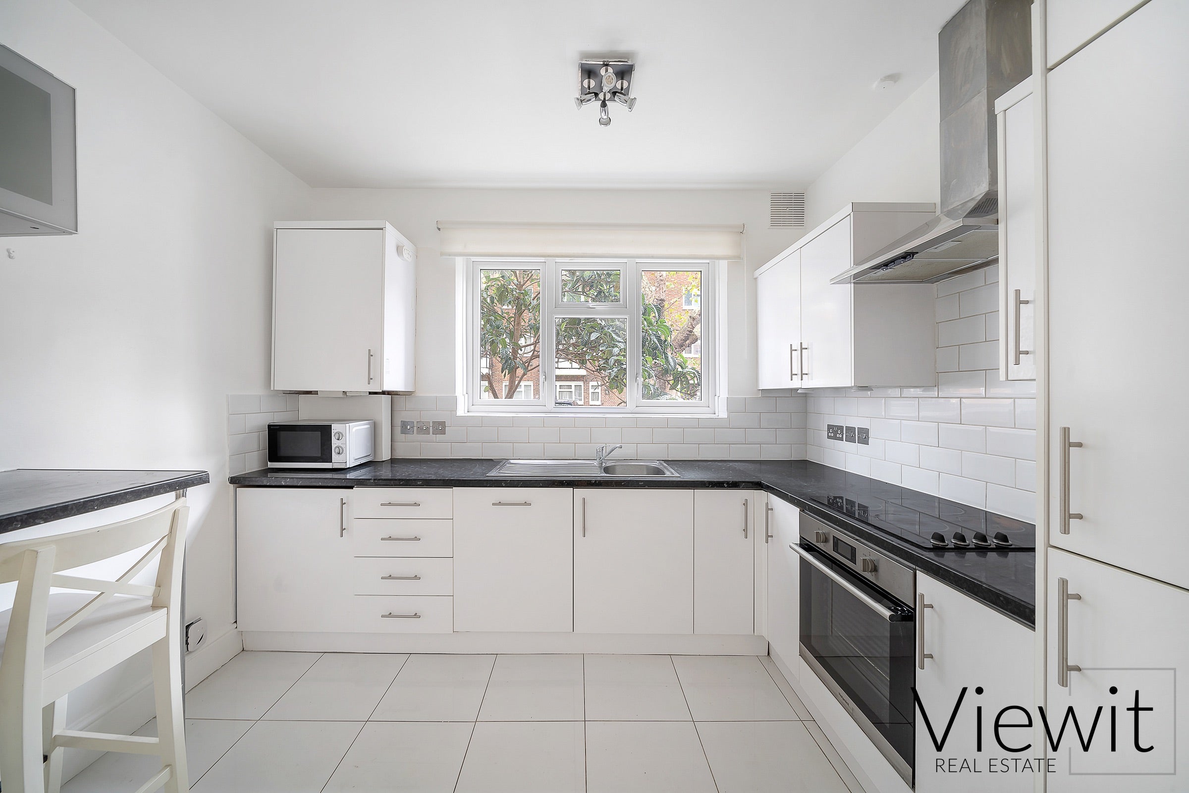 Flat Wyvil Road in Greater London